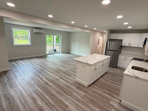 2nd image of 310 Thompson Rd #602