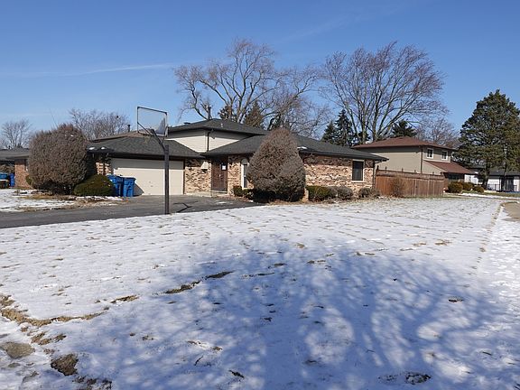 2nd image of 42 E 156th St