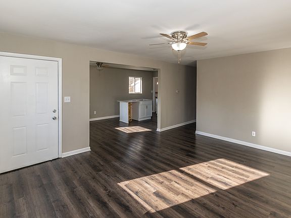 4th image of 1522 Nelson Ave