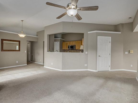 3rd image of 2124 Commons Cir