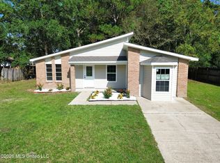 7208 Greenbriar St, Ocean Springs, MS 39564