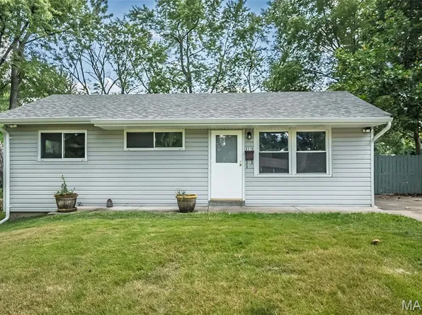 8310 Buddie Dr, Hazelwood, MO 63042