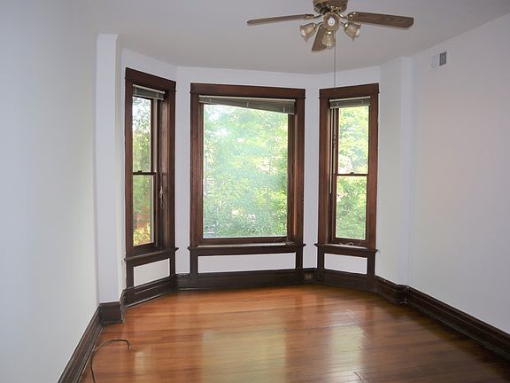 2nd image of 3552 N Lakewood Ave Unit 3