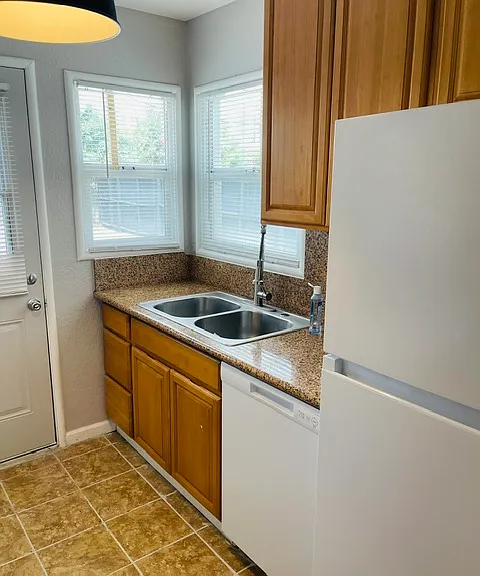 933 Lassen St #933 — Photo 7