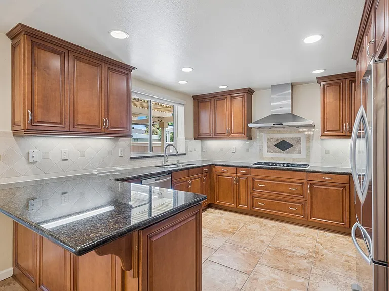 929 Junipero Dr — Photo 13