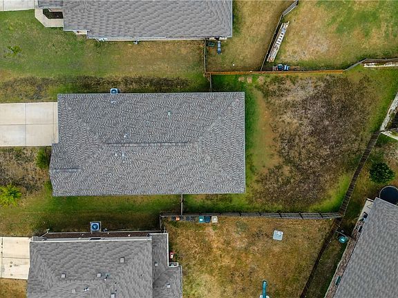 3rd image of 406 Purple Martin Ave