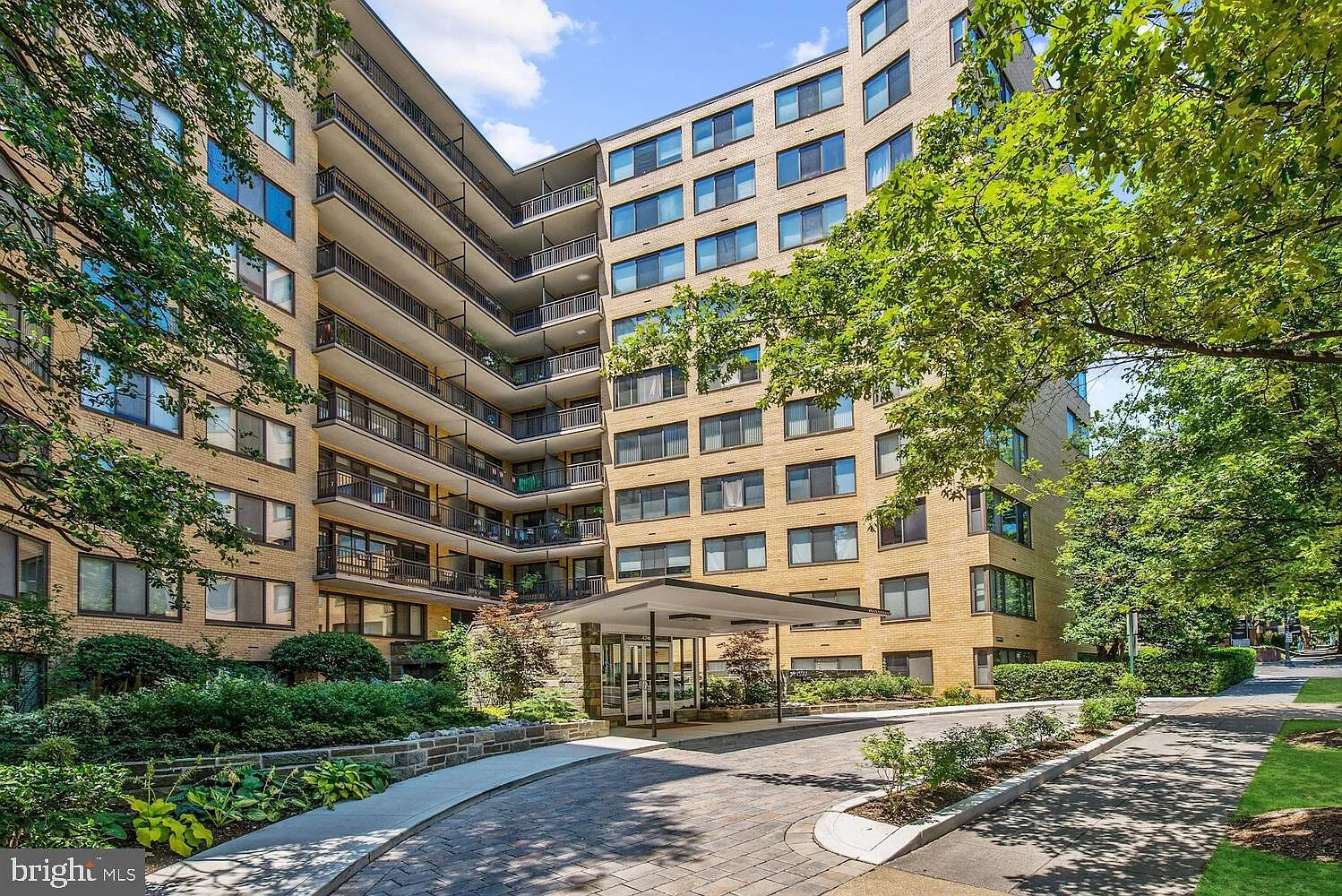 4740 Connecticut Ave NW APT 402 photo 1