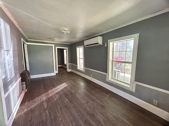 6th image of 207 Brewer Ave