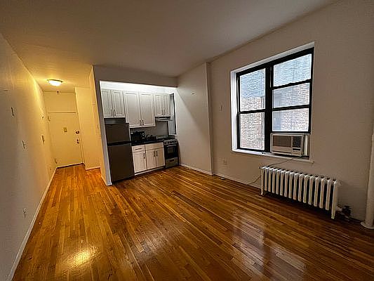 3rd image of 217 E 33rd St APT 3RW
