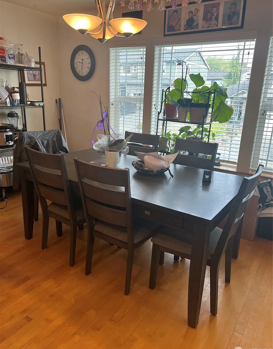 4 bed, 2.5 bath, 3032 sqft, $3,650 — Photo 4