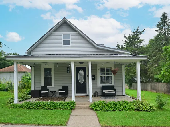 604 Grove St, Baraboo, WI 53913