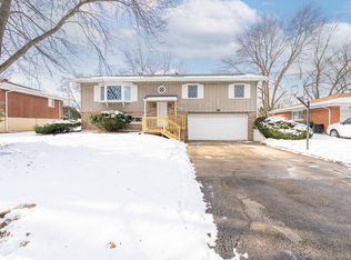 319 Arrowhead Dr, Shorewood, IL