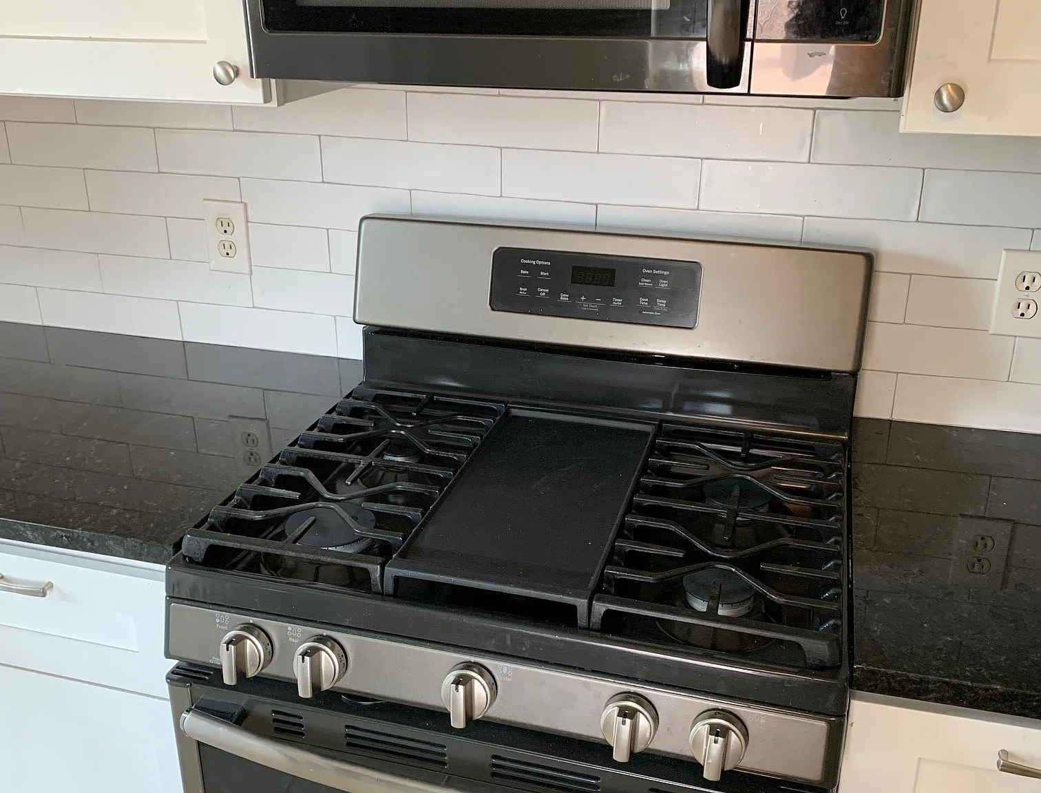 3 bed, 1000 sqft, $2,995 — Photo 3