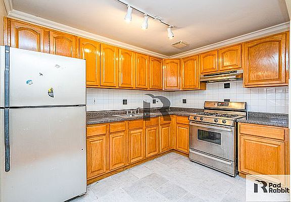 3rd image of 608 Sterling Pl #3