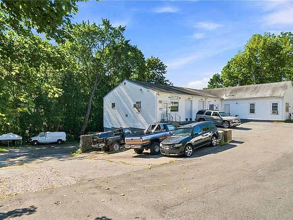 2nd image of 168 Rockland Ave