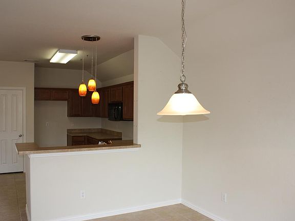 5th image of 2013 Castle Creek Dr