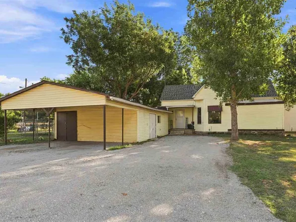 1102 N 9th St, Perry, OK 73077