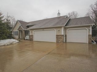 12402 White Bridge Ln NE, Rochester, MN 55906