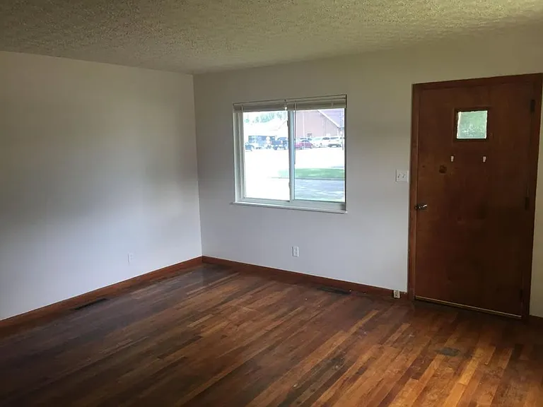 331 S Walnut St — Photo 6