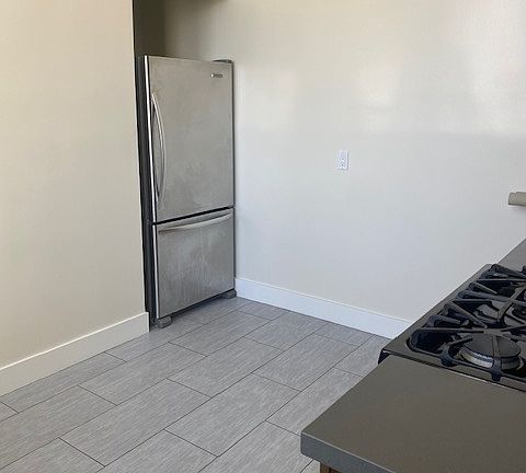 3rd image of 968 Page St APT 5