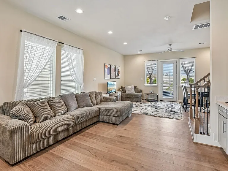 6314 Chelsea Falls Ln — Photo 12