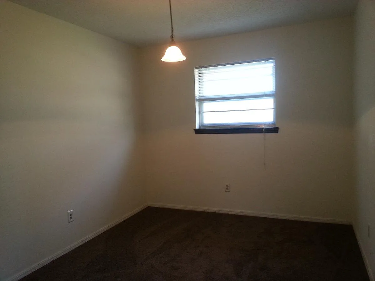3 bed, 891 sqft, $1,050 — Photo 3