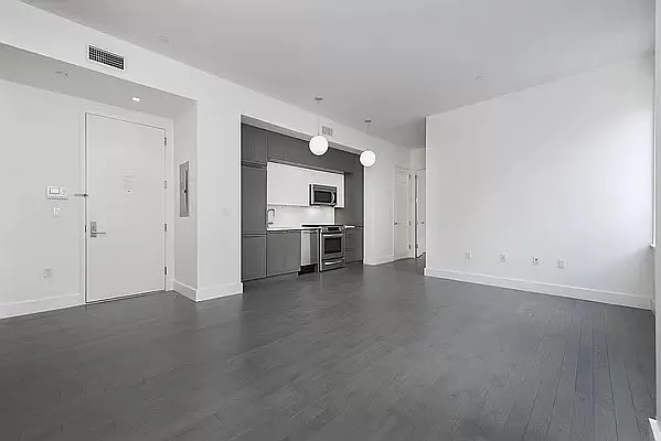 Rented by RELO REDAC INC. | media 10