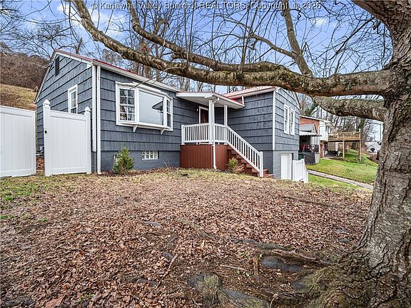 3rd image of 2901 Phillips St