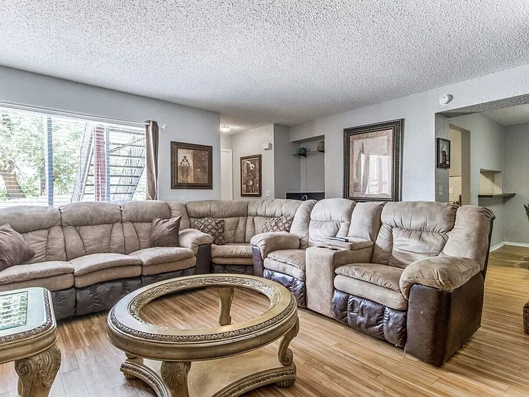 Belle Isle Terrace — Photo 8