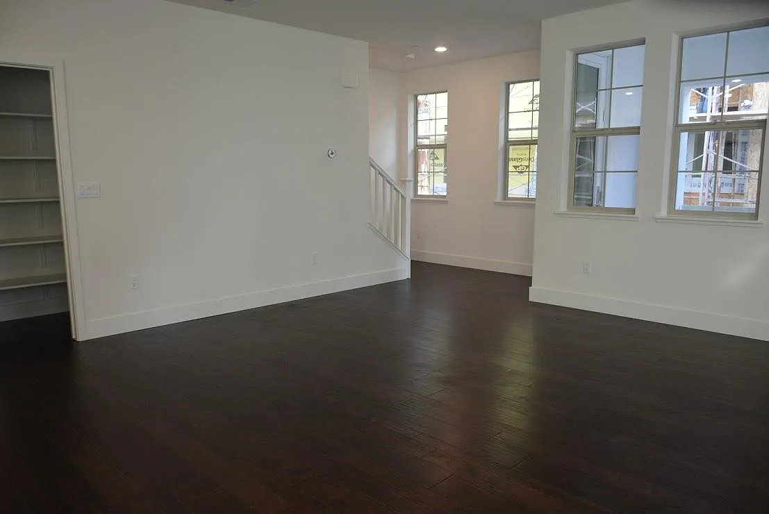 2 bed, 2.5 bath, 1452 sqft, $3,700 — Photo 3