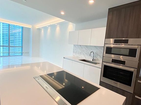 2nd image of 851 NE 1st Ave #3405