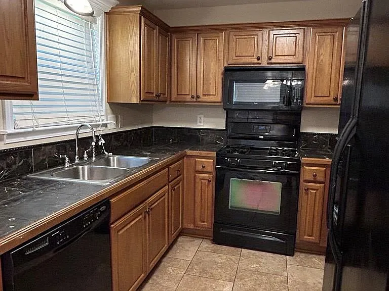 208 Woodland Cir — Photo 4
