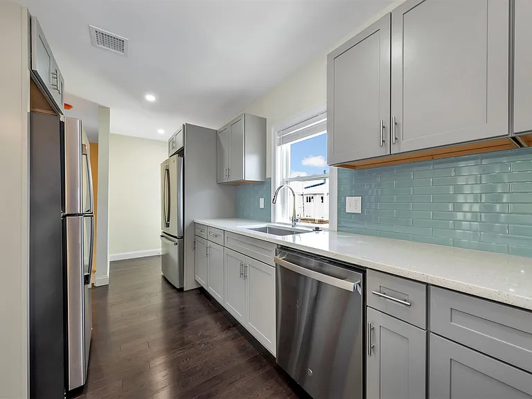 45 Wright Ave — Photo 14
