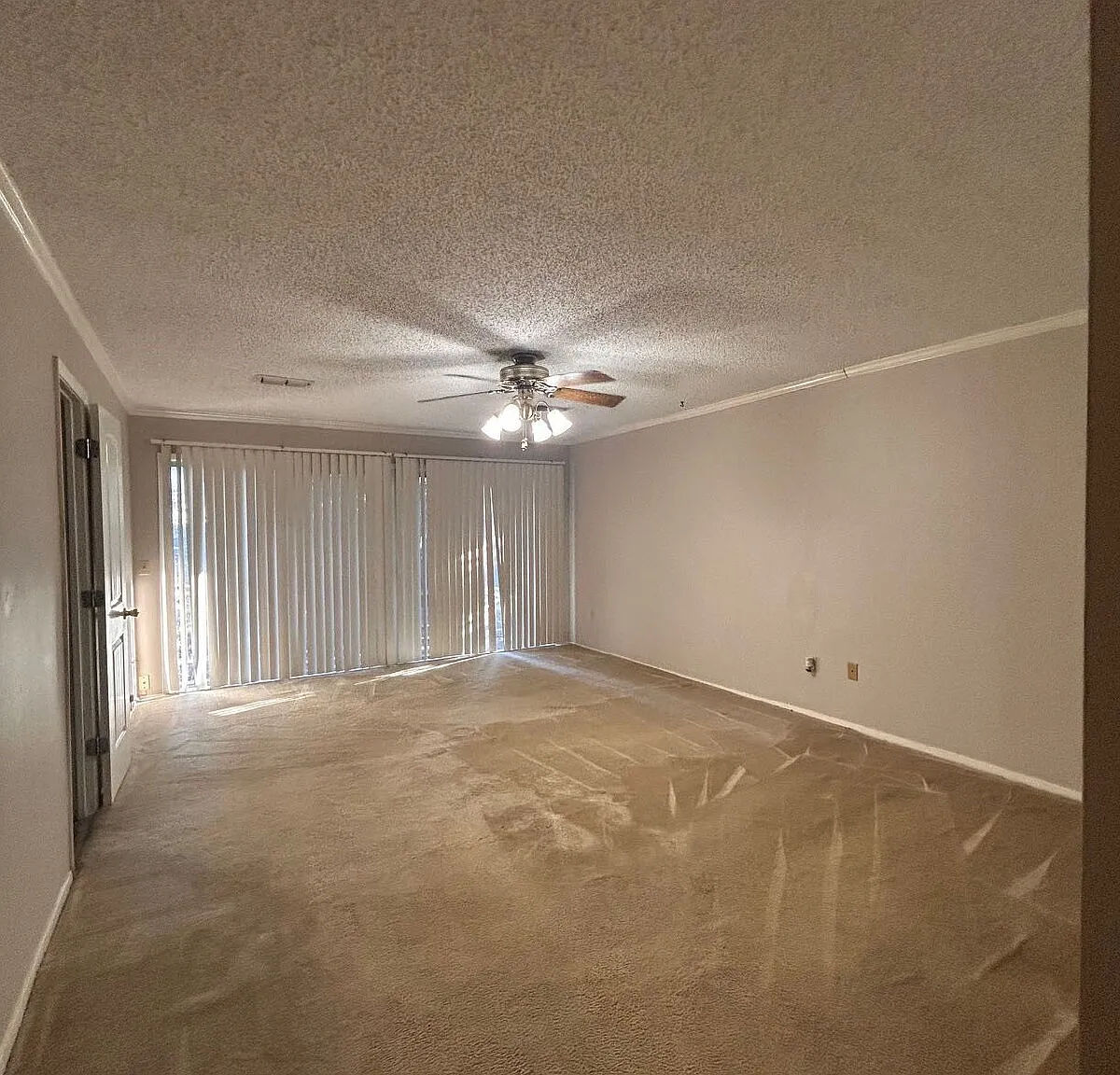3 bed, 2.0 bath, 2070 sqft, $1,600 — Photo 3