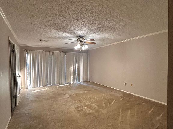 3rd image of 12 Red Oak Ln