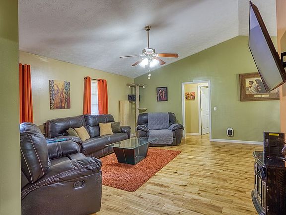 5th image of 631 Rock House Rd