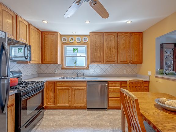 5th image of 2414 Crane Rd