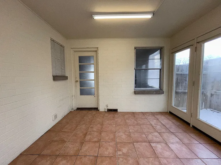 Preleasing For August! Close To Campus — Photo 24