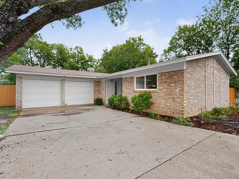 9807 Dallum Dr — Photo 2