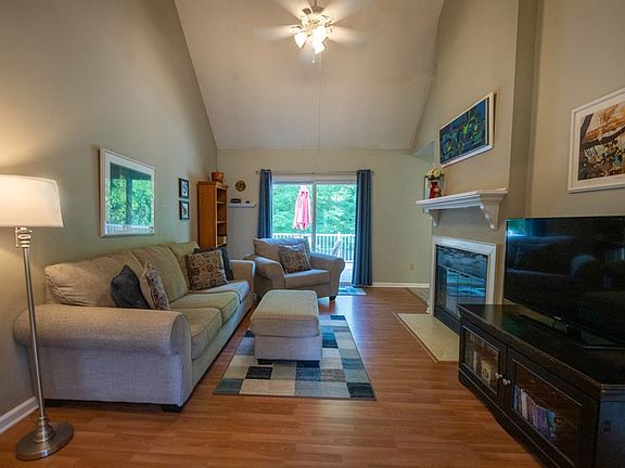 4th image of 1022 N Lake Dr