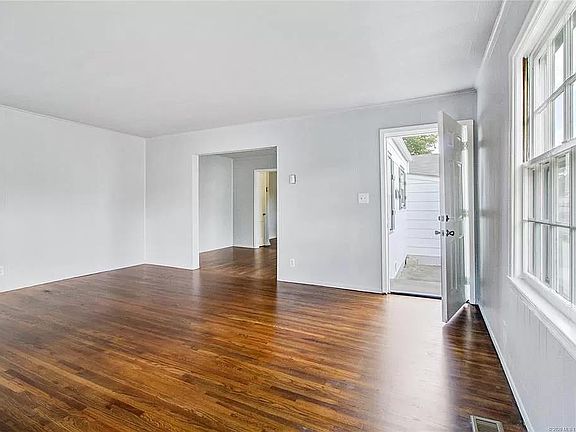 4th image of 2818 E 1st Pl