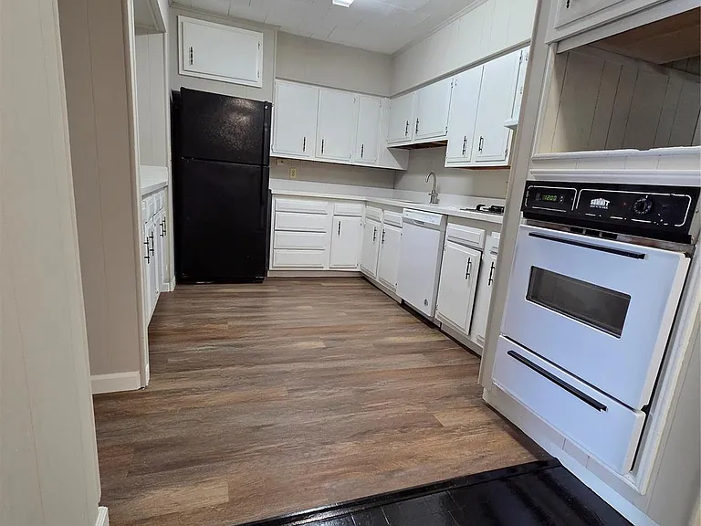 122 S Willow St — Photo 5