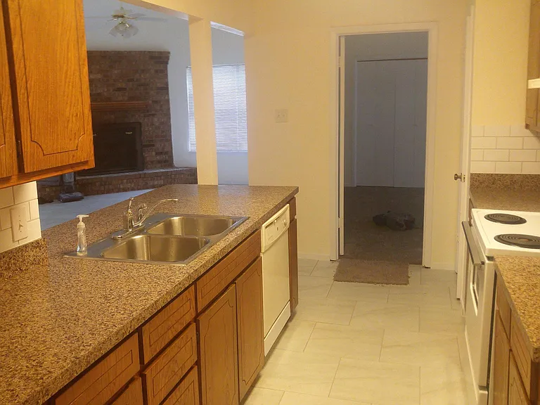1029 Blue Carriage Ln N — Photo 14