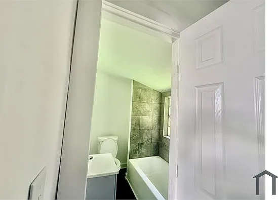 3 bed, 1279 sqft, $1,325 — Photo 2