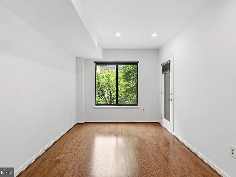 1029 N Stuart St #216 — Photo 14