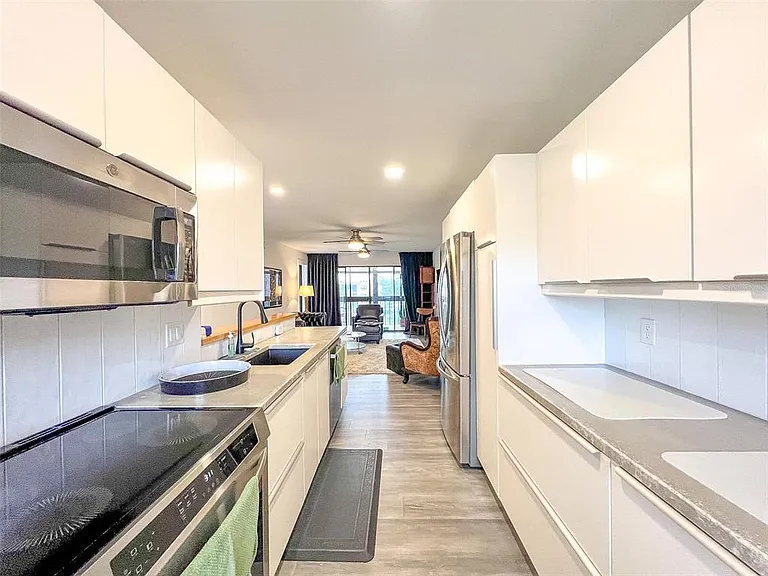 625 30th Ave W #G402 — Photo 3