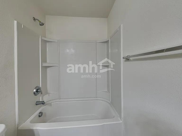 1882 Woodstone Dr — Photo 14