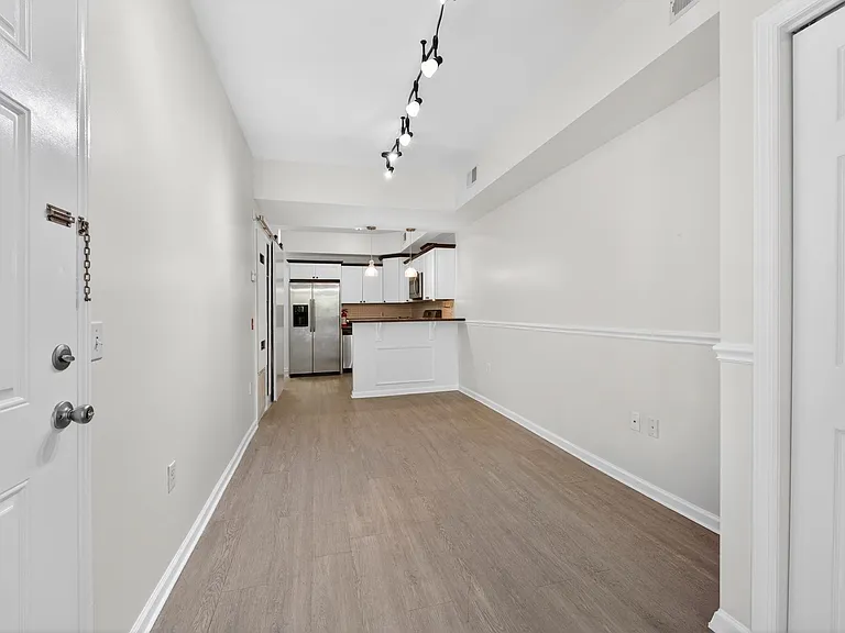 258 Pine St #2R — Photo 5
