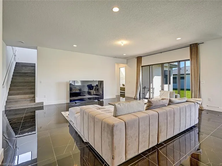 5126 Penella Ave — Photo 6
