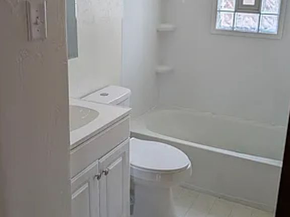 2nd image of 110 Homewood Ave #107